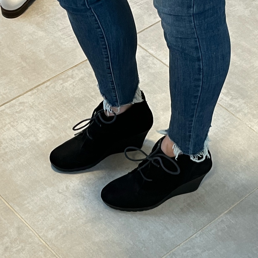Women’s 8.5 Black suede wedge booties